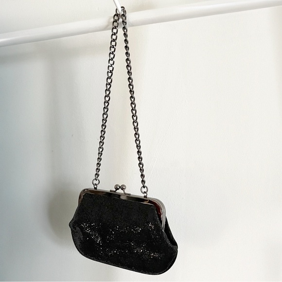 Express Black Sequin Mini Clutch with Kiss-Lock and Chain Strap: Vintage Glam - Picture 3 of 14